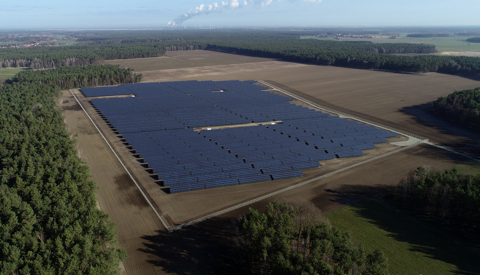 Regionalen Ökostrom für Verbraucher in Berlin und Brandenburg erzeugt der Solarpark Laubsdorf 1 bei Cottbus.<br />Bild: Procon Solar GmbH
